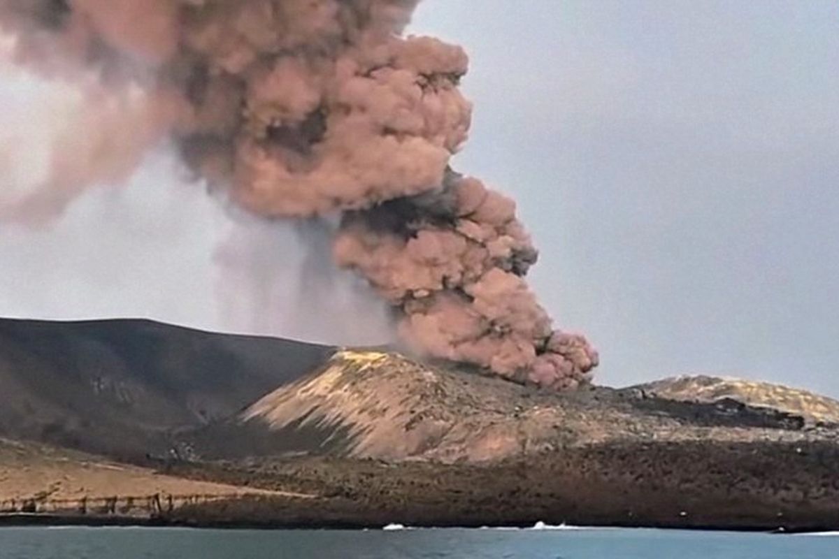 Aktivitas Vulkanik Meningkat, Gunung Anak Krakatau Catat 18 Kali Letusan Selama Juli