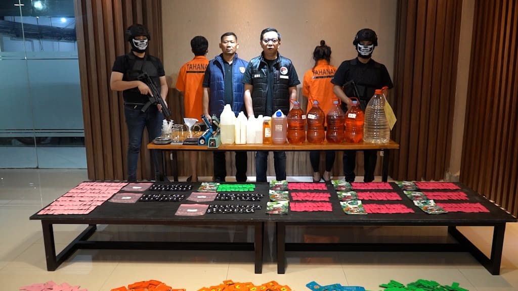 Gerebek Home Industry Obat Keras di PIK, Polisi Ringkus WN Singapura dan Sita Jutaan Butir Etomidate