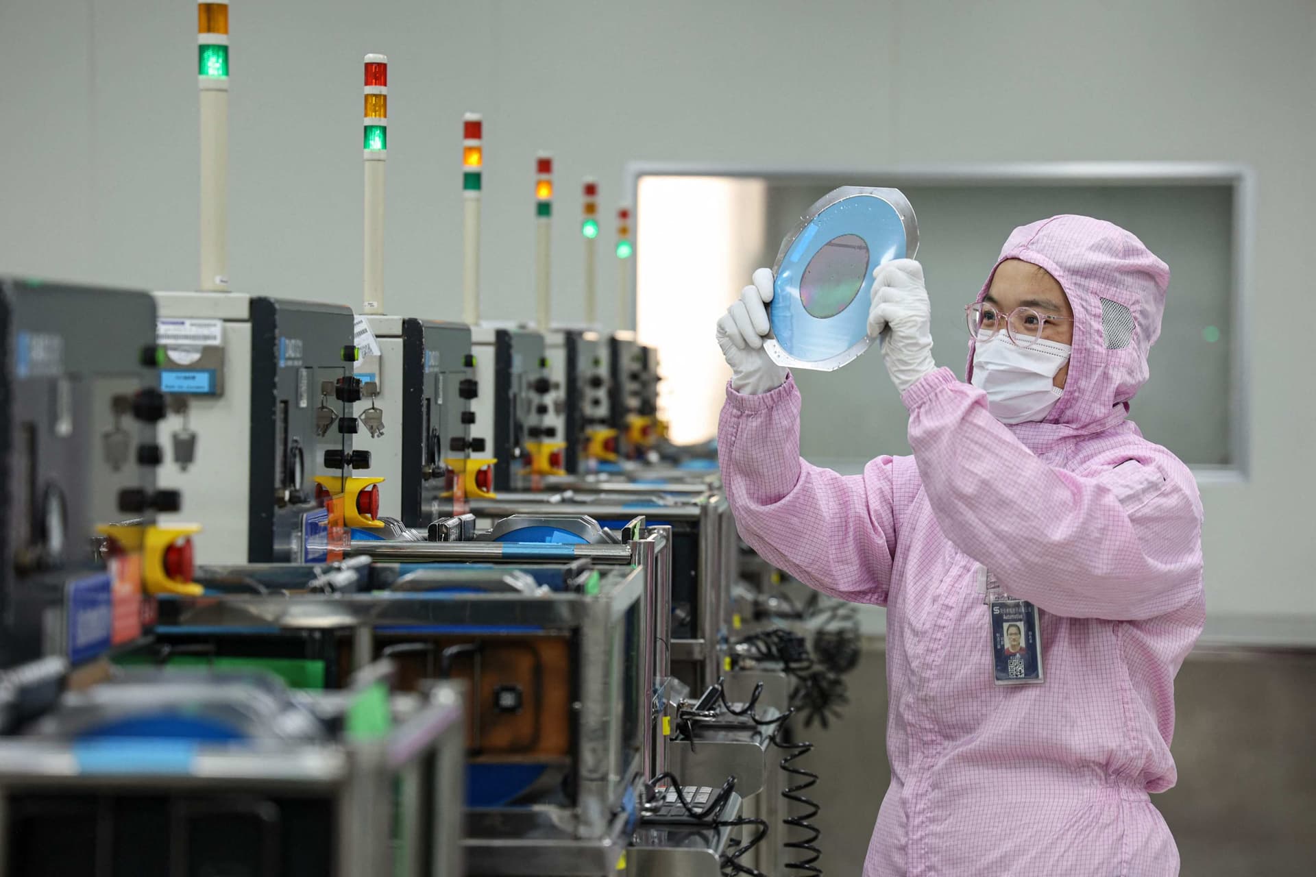 China Larang Ekspor Bahan Baku Chip: Ancaman Baru di Tengah Ketegangan AS-Iran, Siap-Siap Harga Gadget Melambung